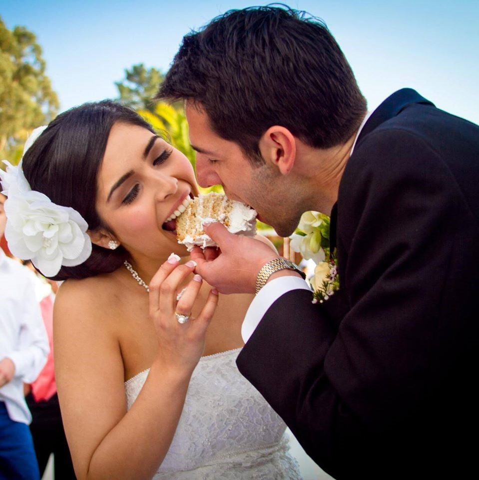 cake earting bride